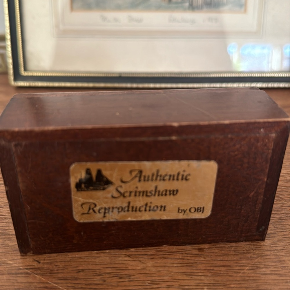 Collectible, authentic scrimshaw reproduction by OBJ trinket box - Picture 4 of 5